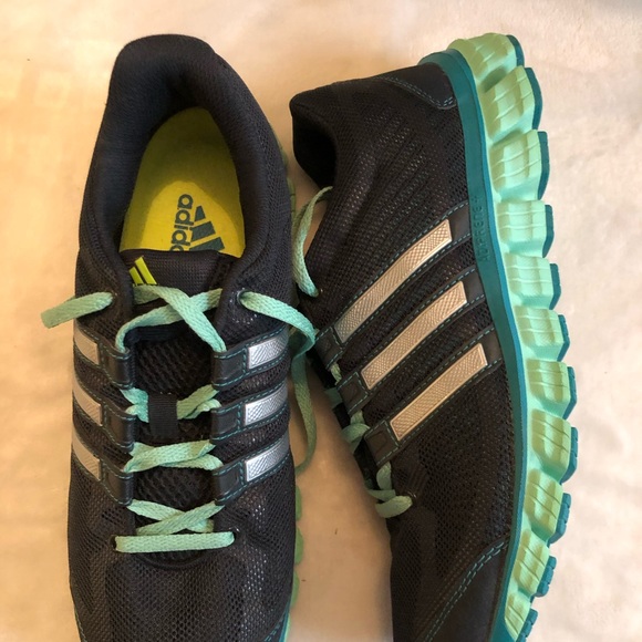 Adidas women’s running training sneakers like new! - Picture 2 of 6
